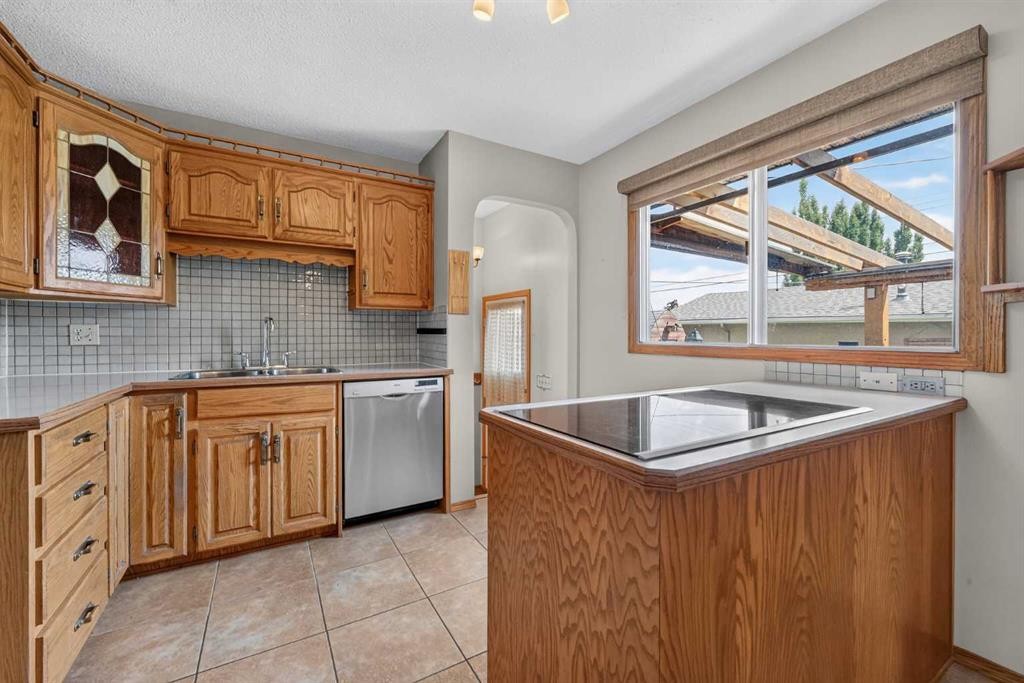 4639 Marbank Drive, Calgary, AB - Indoor Photo Showing Kitchen With Double Sink