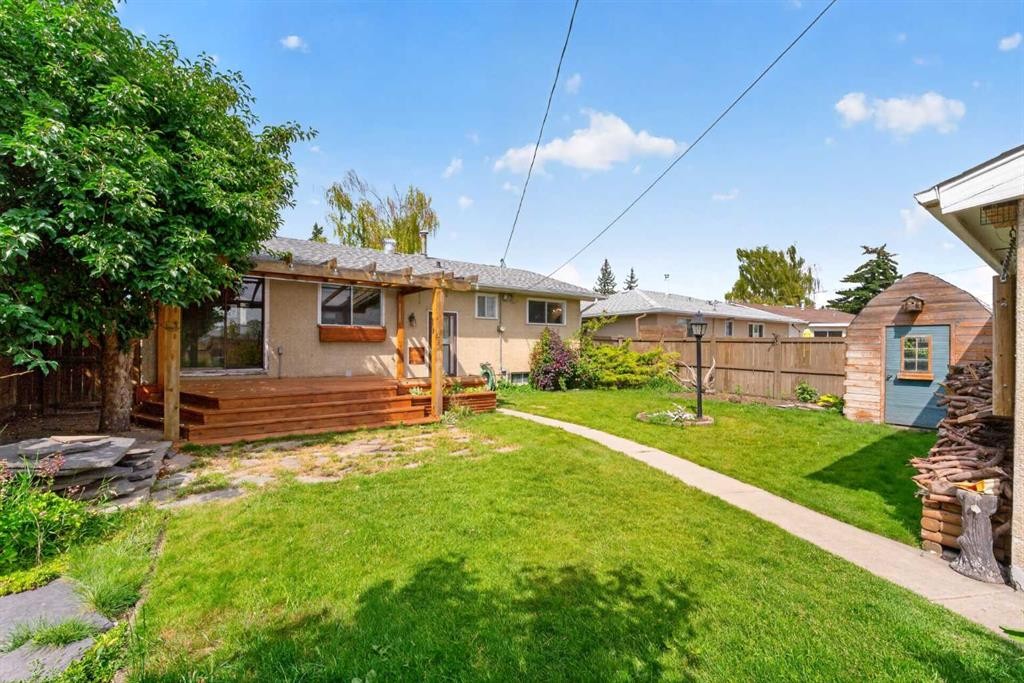 4639 Marbank Drive, Calgary, AB - Outdoor