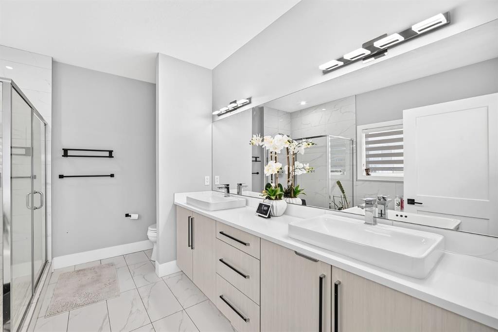 86 Carringvue Manor Nw, Calgary, AB - Indoor Photo Showing Bathroom