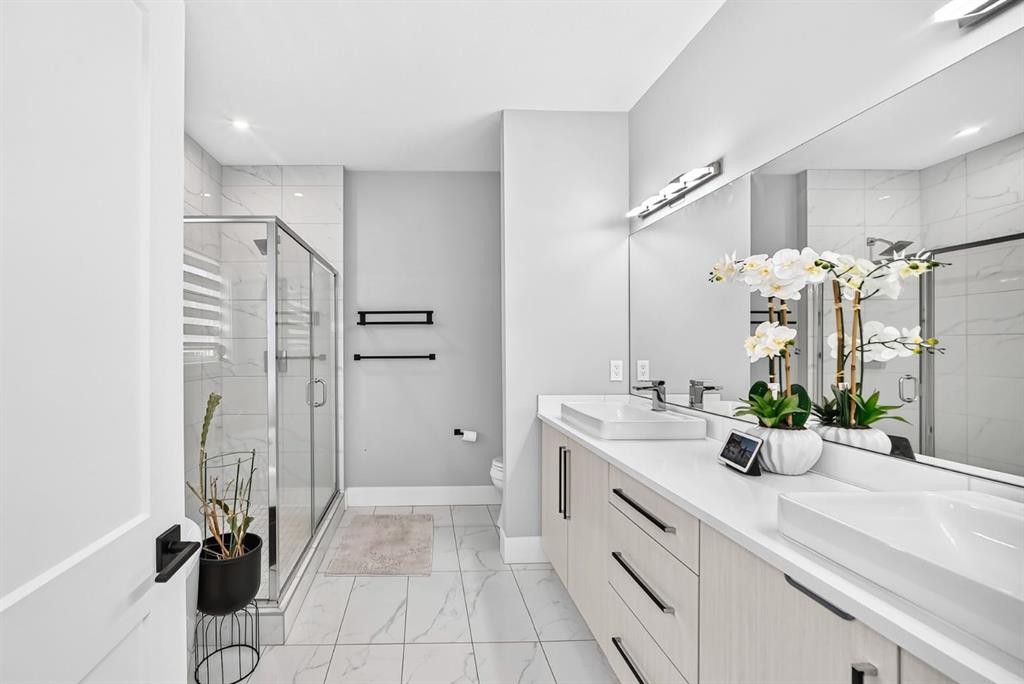 86 Carringvue Manor Nw, Calgary, AB - Indoor Photo Showing Bathroom