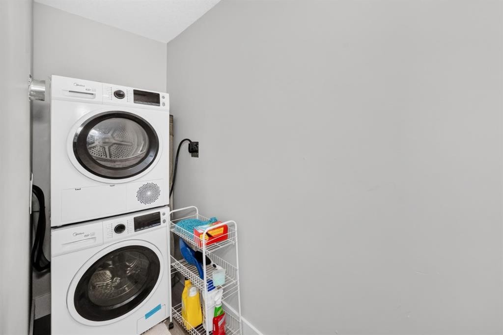 86 Carringvue Manor Nw, Calgary, AB - Indoor Photo Showing Laundry Room
