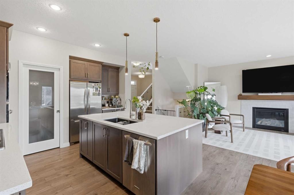 26 Evansfield Park Nw, Calgary, AB - Indoor Photo Showing Kitchen With Fireplace With Double Sink With Upgraded Kitchen