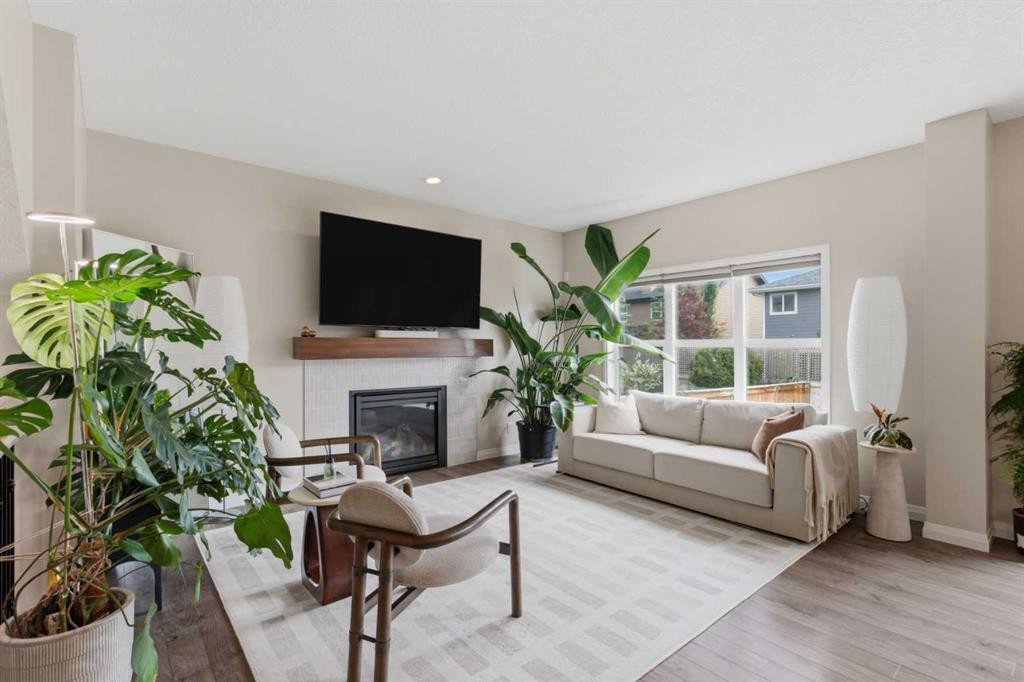 26 Evansfield Park Nw, Calgary, AB - Indoor Photo Showing Living Room With Fireplace