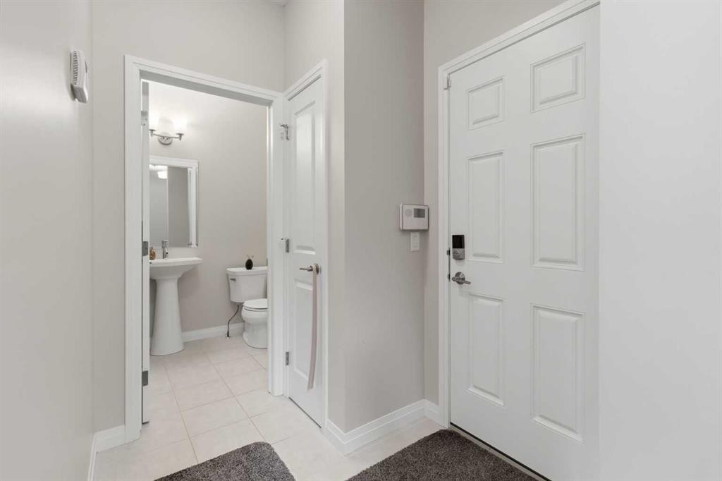26 Evansfield Park Nw, Calgary, AB - Indoor Photo Showing Other Room