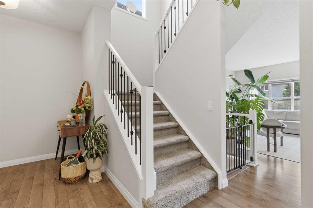 26 Evansfield Park Nw, Calgary, AB - Indoor Photo Showing Other Room