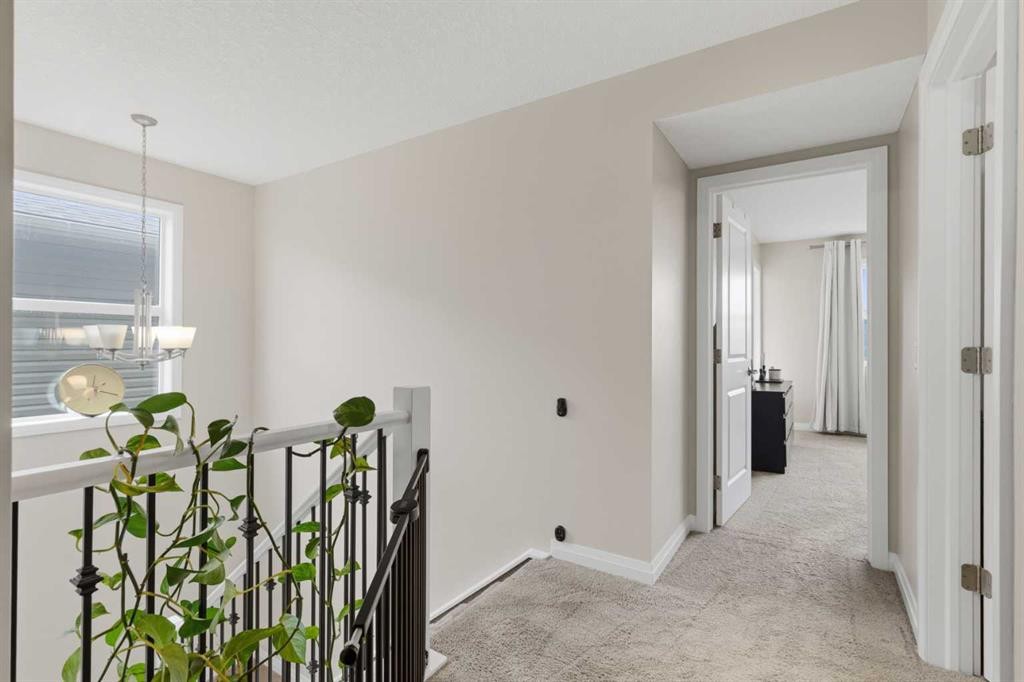 26 Evansfield Park Nw, Calgary, AB - Indoor Photo Showing Other Room