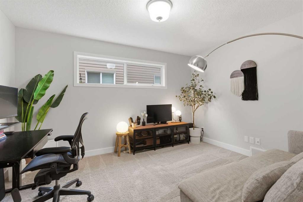 26 Evansfield Park Nw, Calgary, AB - Indoor Photo Showing Office