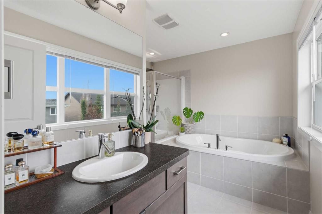 26 Evansfield Park Nw, Calgary, AB - Indoor Photo Showing Bathroom