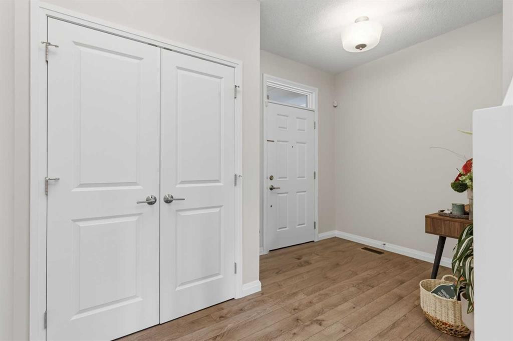 26 Evansfield Park Nw, Calgary, AB - Indoor Photo Showing Other Room