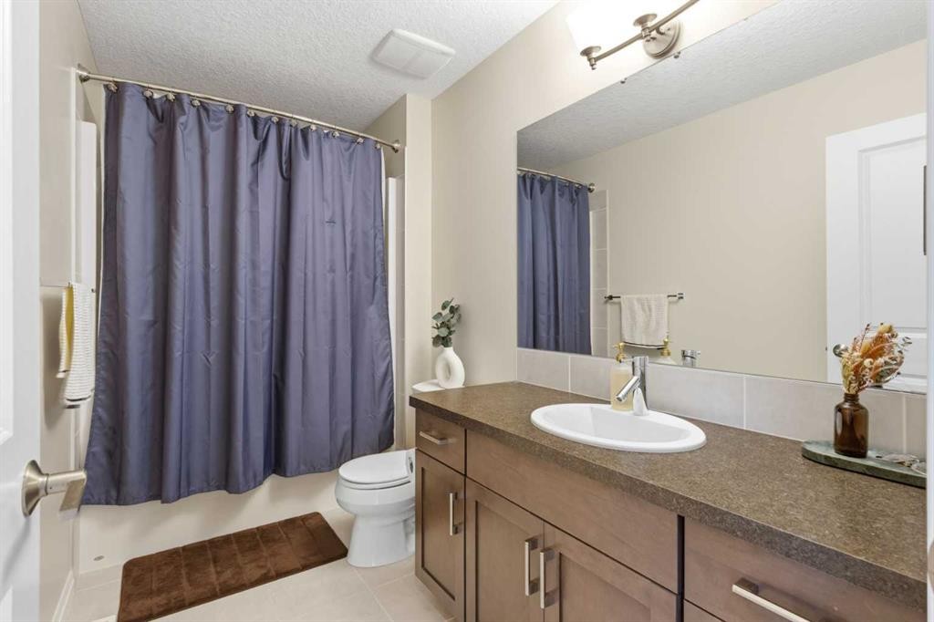 26 Evansfield Park Nw, Calgary, AB - Indoor Photo Showing Bathroom