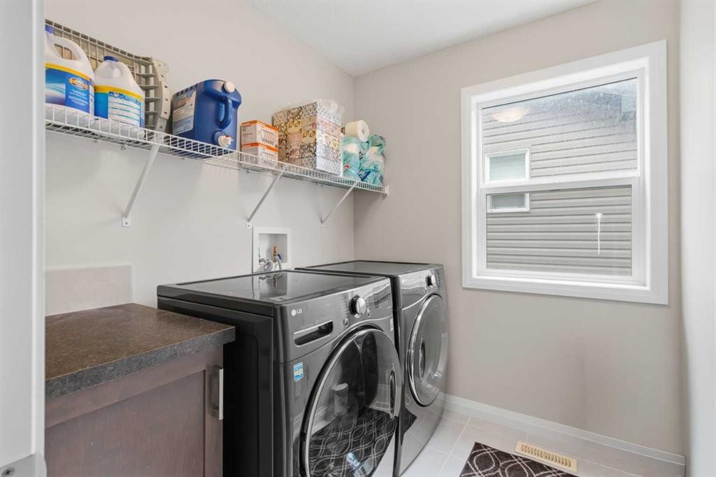 26 Evansfield Park Nw, Calgary, AB - Indoor Photo Showing Laundry Room