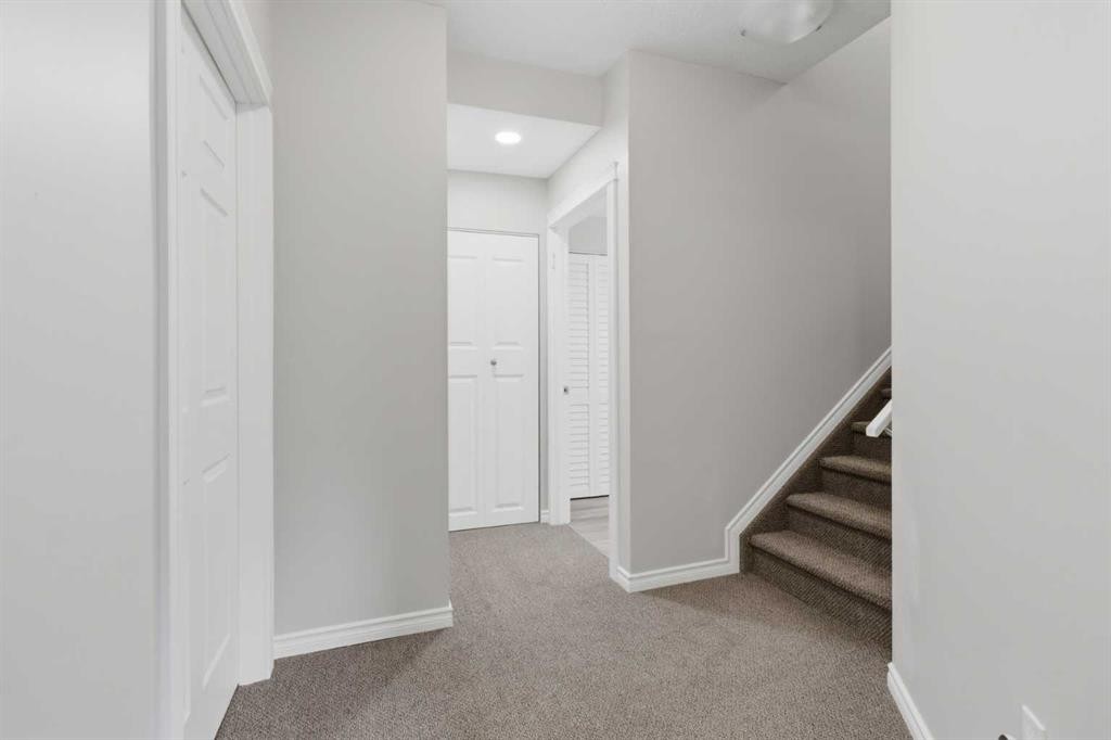 26 Evansfield Park Nw, Calgary, AB - Indoor Photo Showing Other Room