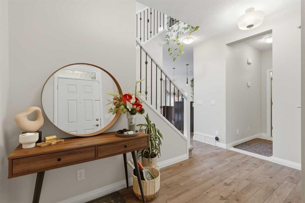 26 Evansfield Park Nw, Calgary, AB - Indoor Photo Showing Other Room