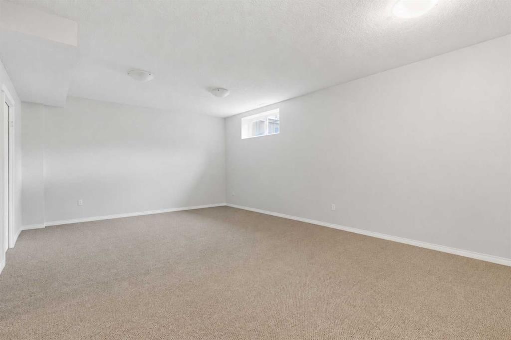 26 Evansfield Park Nw, Calgary, AB - Indoor Photo Showing Other Room