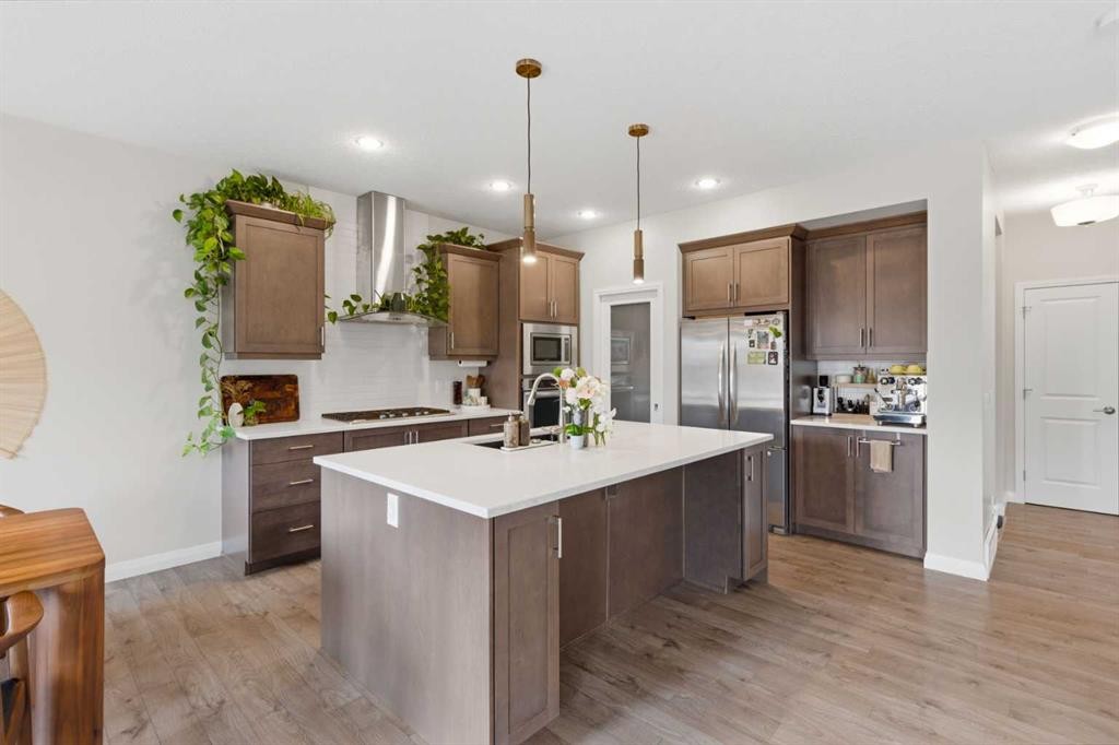 26 Evansfield Park Nw, Calgary, AB - Indoor Photo Showing Kitchen With Upgraded Kitchen