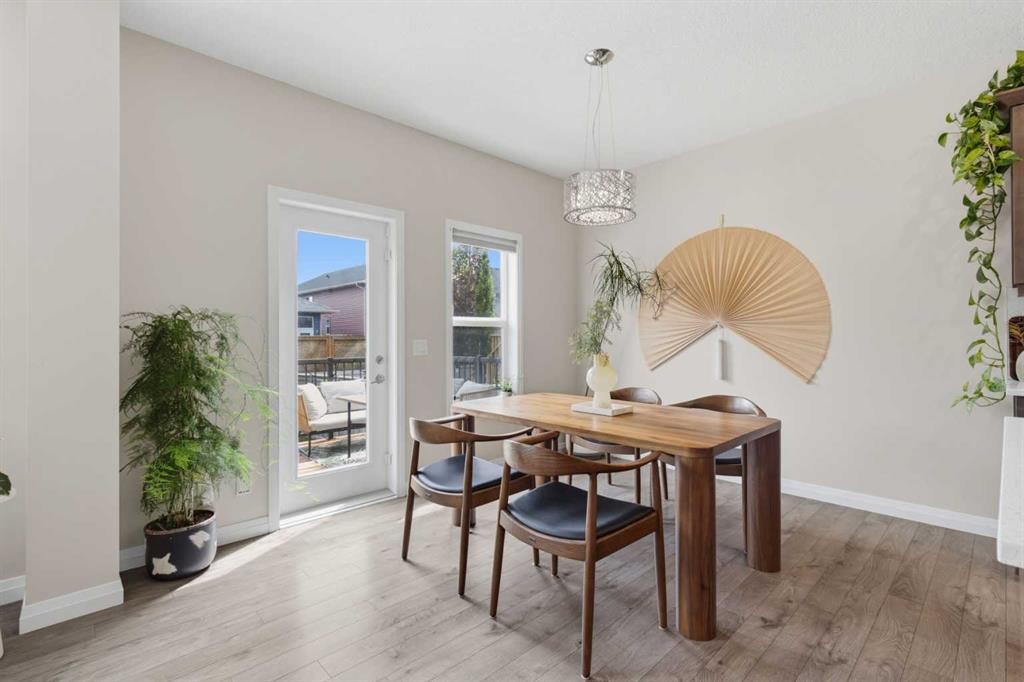 26 Evansfield Park Nw, Calgary, AB - Indoor Photo Showing Dining Room