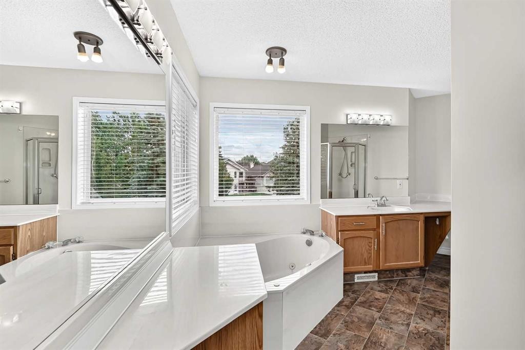 247 Covington Close Ne, Calgary, AB - Indoor Photo Showing Bathroom