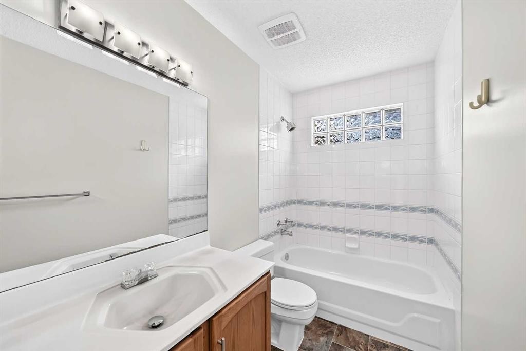 247 Covington Close Ne, Calgary, AB - Indoor Photo Showing Bathroom
