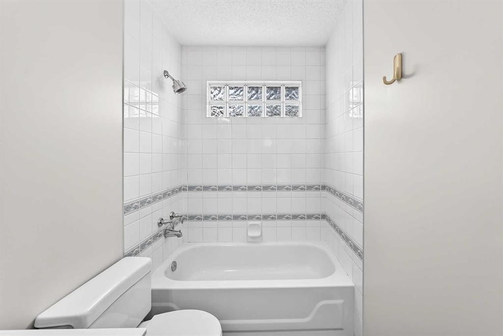 247 Covington Close Ne, Calgary, AB - Indoor Photo Showing Bathroom