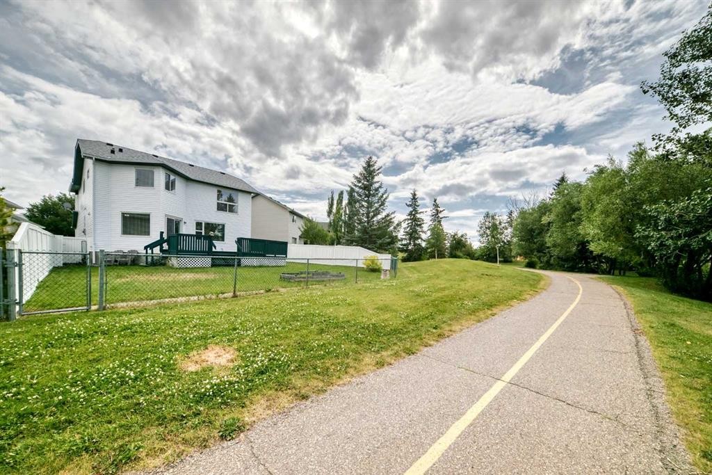 247 Covington Close Ne, Calgary, AB - Outdoor