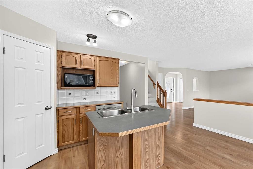 247 Covington Close Ne, Calgary, AB - Indoor Photo Showing Kitchen