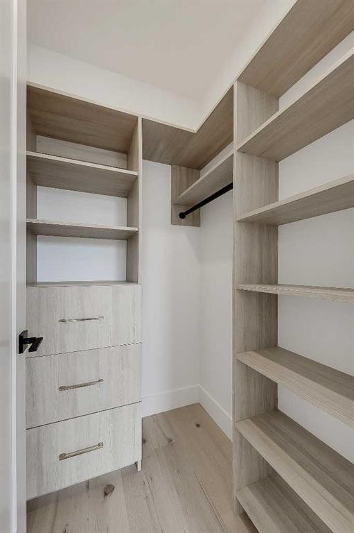 1009 18 Avenue Nw, Calgary, AB - Indoor With Storage