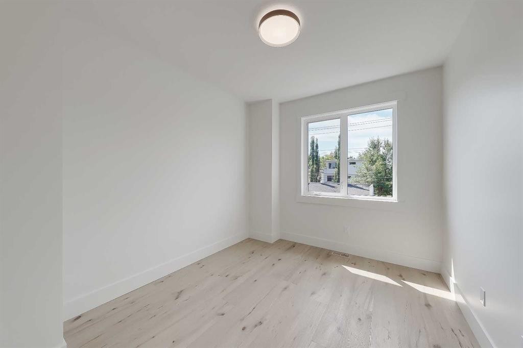 1009 18 Avenue Nw, Calgary, AB - Indoor Photo Showing Other Room