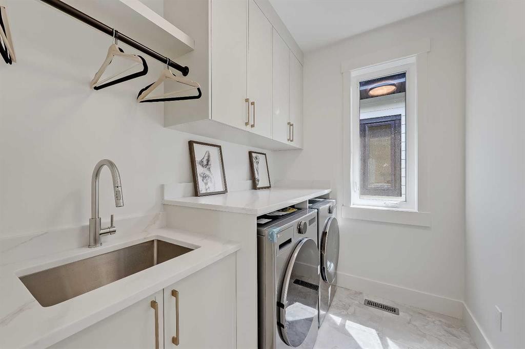 1009 18 Avenue Nw, Calgary, AB - Indoor Photo Showing Laundry Room
