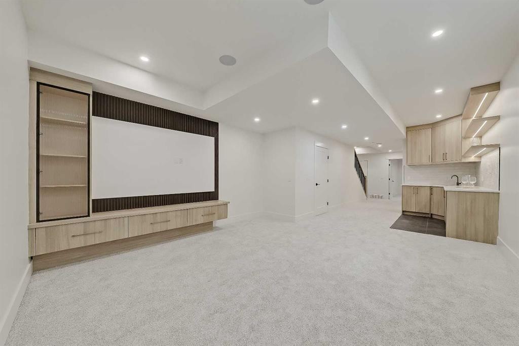 1009 18 Avenue Nw, Calgary, AB - Indoor