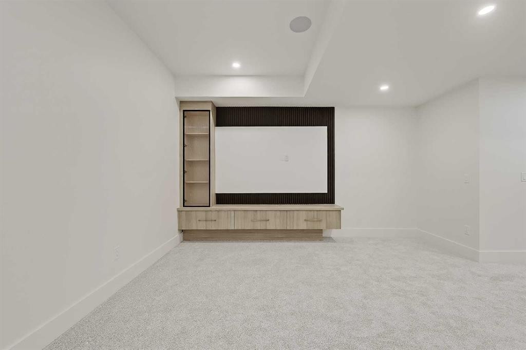1009 18 Avenue Nw, Calgary, AB - Indoor Photo Showing Other Room