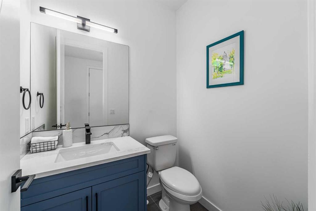 421 Hendon Drive Nw, Calgary, AB - Indoor Photo Showing Bathroom