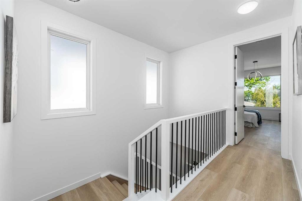 421 Hendon Drive Nw, Calgary, AB - Indoor Photo Showing Other Room