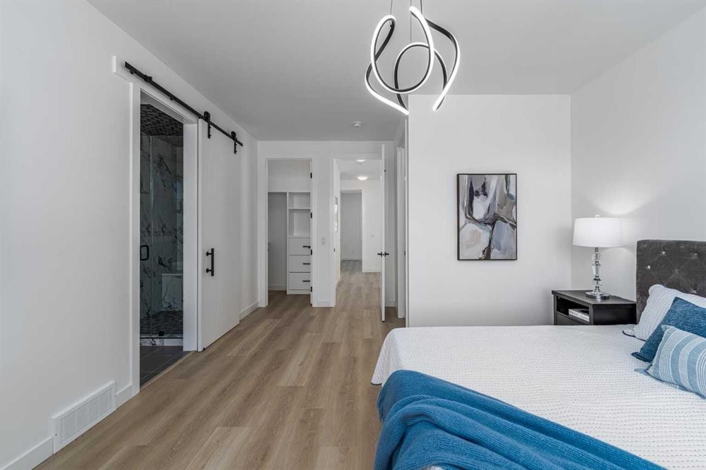 421 Hendon Drive Nw, Calgary, AB - Indoor Photo Showing Bedroom
