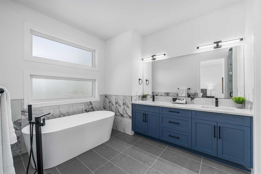 421 Hendon Drive Nw, Calgary, AB - Indoor Photo Showing Bathroom