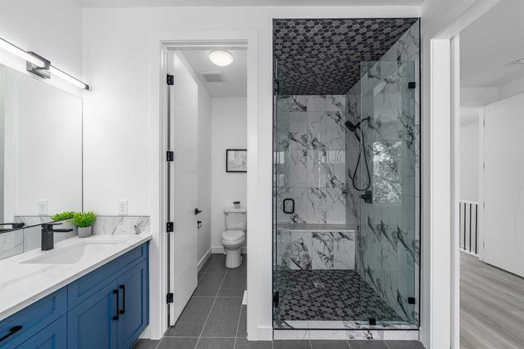 421 Hendon Drive Nw, Calgary, AB - Indoor Photo Showing Bathroom