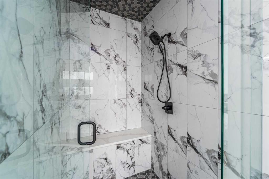 421 Hendon Drive Nw, Calgary, AB - Indoor Photo Showing Bathroom