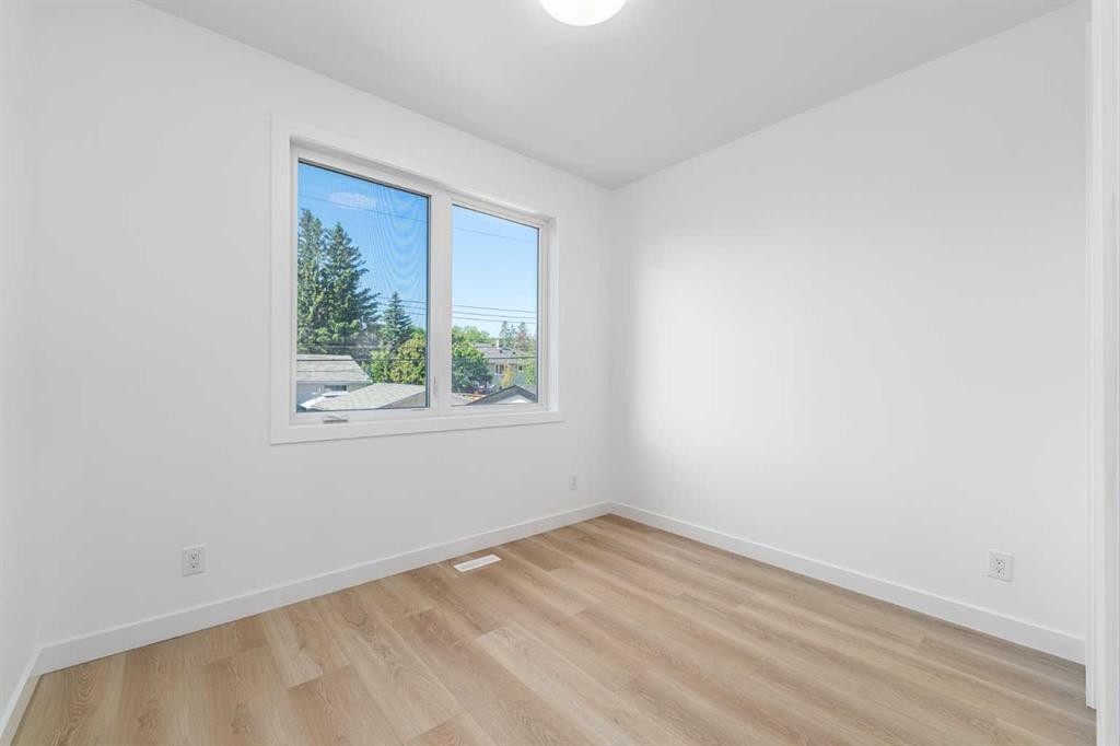 421 Hendon Drive Nw, Calgary, AB - Indoor Photo Showing Other Room