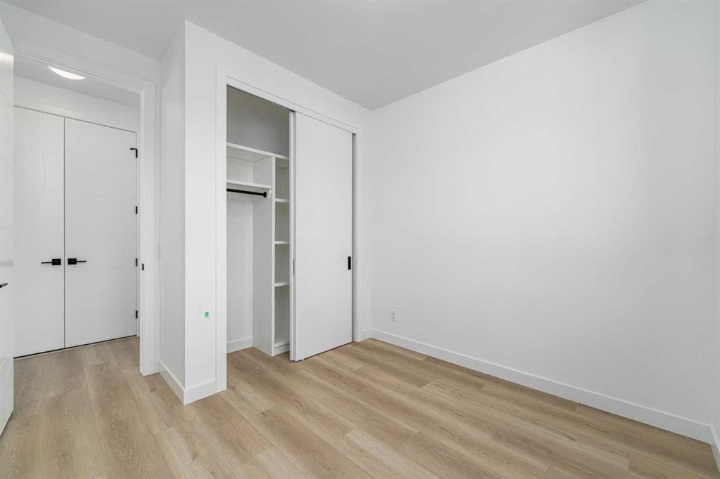 421 Hendon Drive Nw, Calgary, AB - Indoor Photo Showing Other Room