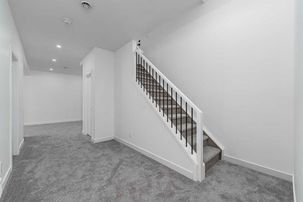 421 Hendon Drive Nw, Calgary, AB - Indoor Photo Showing Other Room