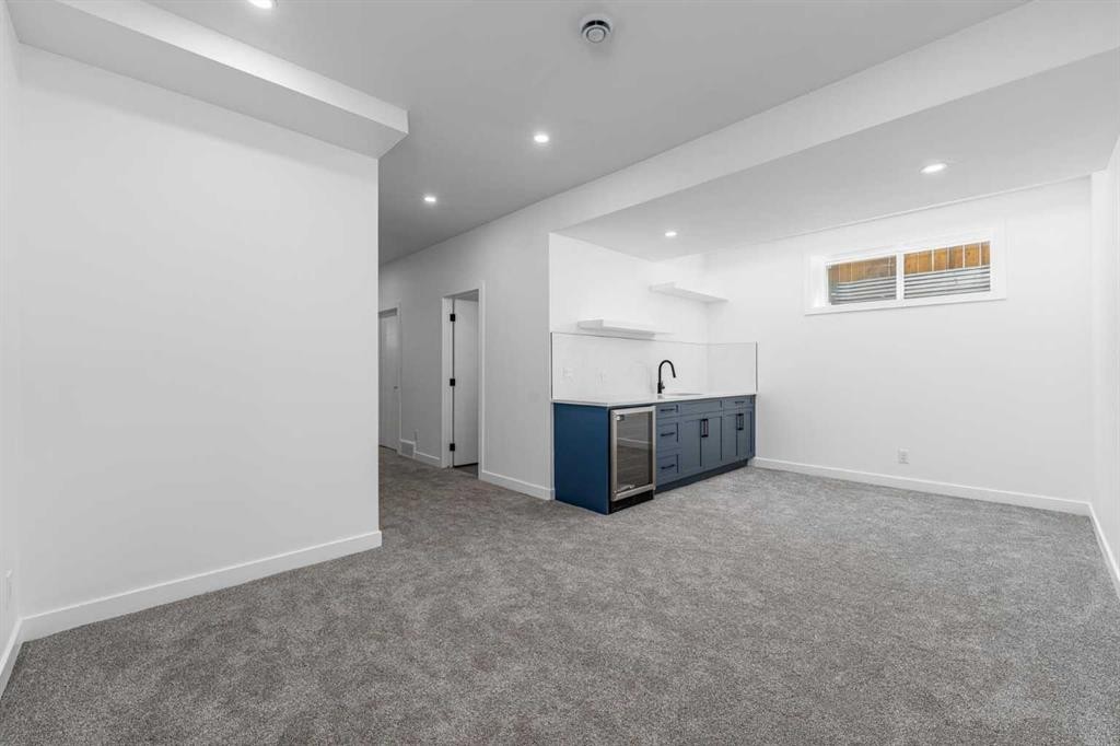 421 Hendon Drive Nw, Calgary, AB - Indoor Photo Showing Other Room
