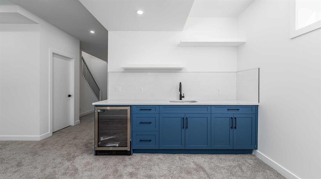 421 Hendon Drive Nw, Calgary, AB - Indoor Photo Showing Other Room
