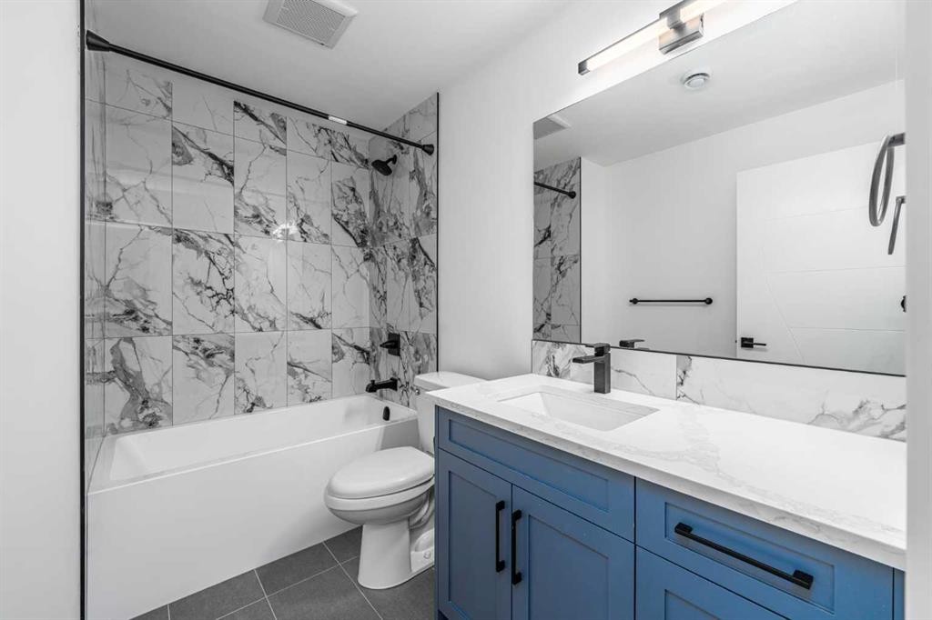 421 Hendon Drive Nw, Calgary, AB - Indoor Photo Showing Bathroom
