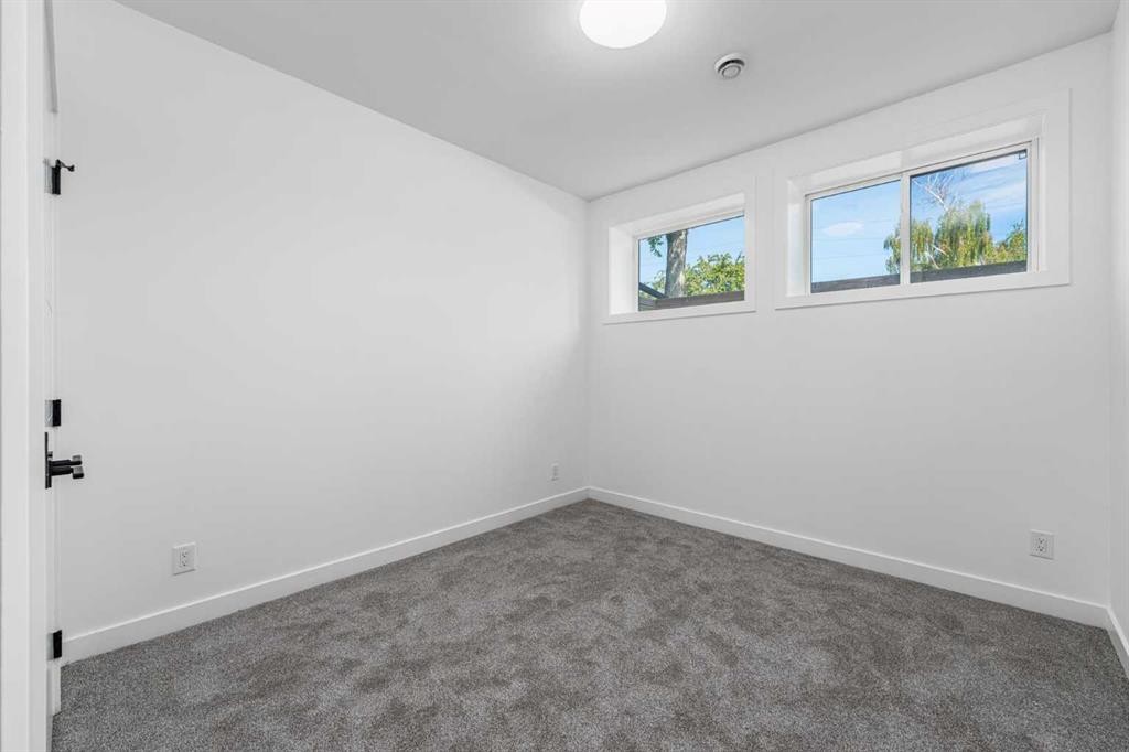 421 Hendon Drive Nw, Calgary, AB - Indoor Photo Showing Other Room
