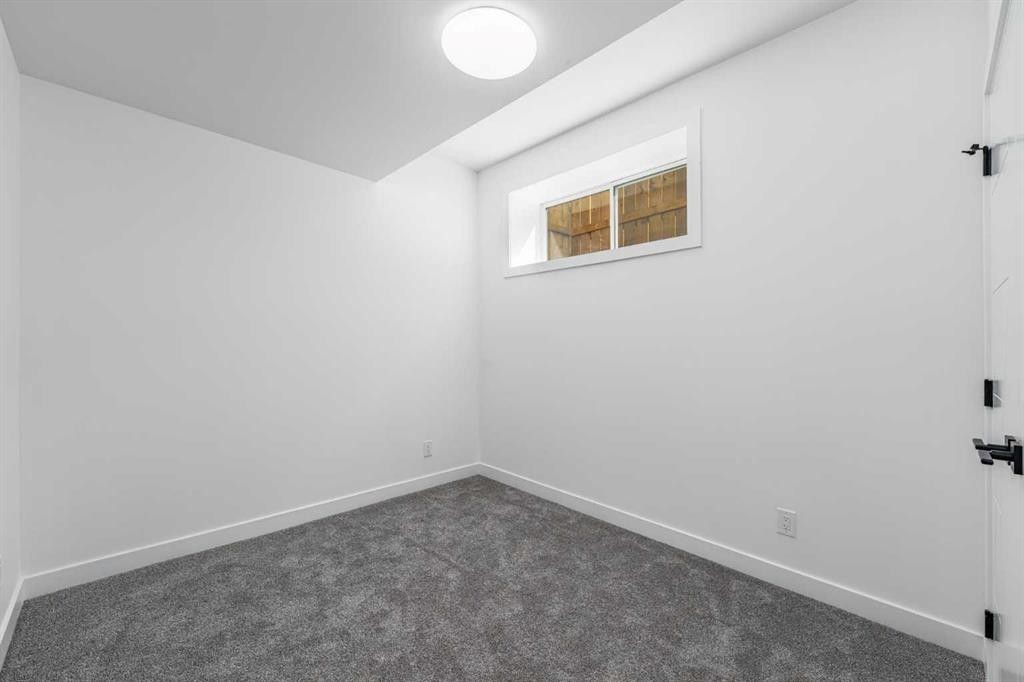 421 Hendon Drive Nw, Calgary, AB - Indoor Photo Showing Other Room