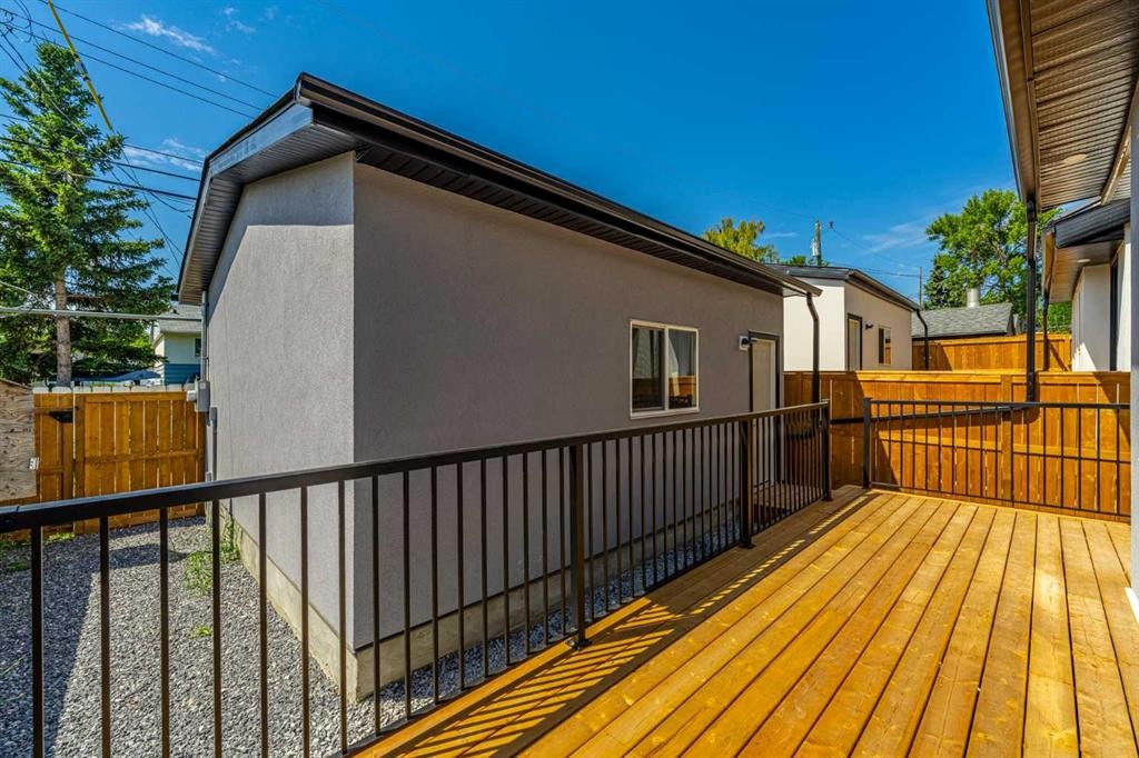 421 Hendon Drive Nw, Calgary, AB - Outdoor With Exterior