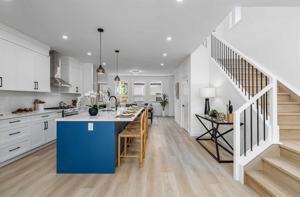 421 Hendon Drive Nw, Calgary, AB - Indoor Photo Showing Kitchen With Upgraded Kitchen