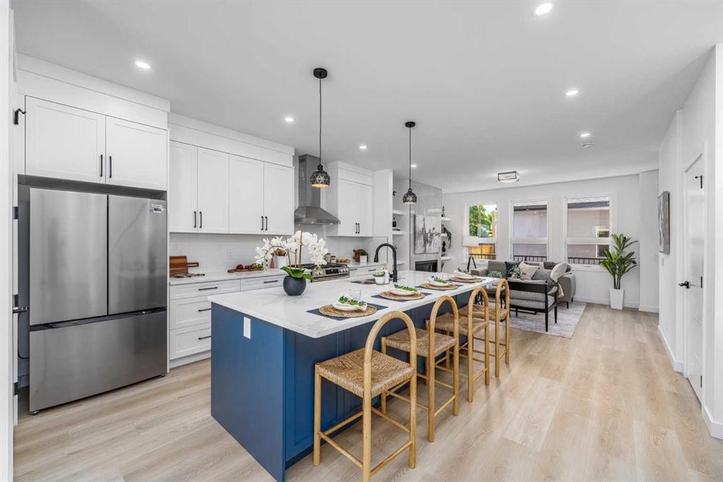 421 Hendon Drive Nw, Calgary, AB - Indoor Photo Showing Kitchen With Upgraded Kitchen