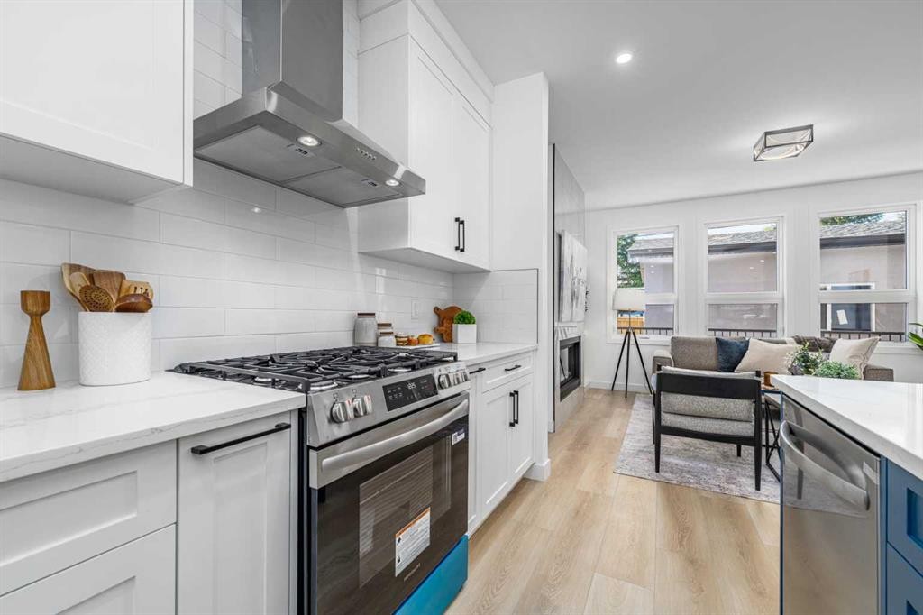 421 Hendon Drive Nw, Calgary, AB - Indoor Photo Showing Kitchen With Upgraded Kitchen