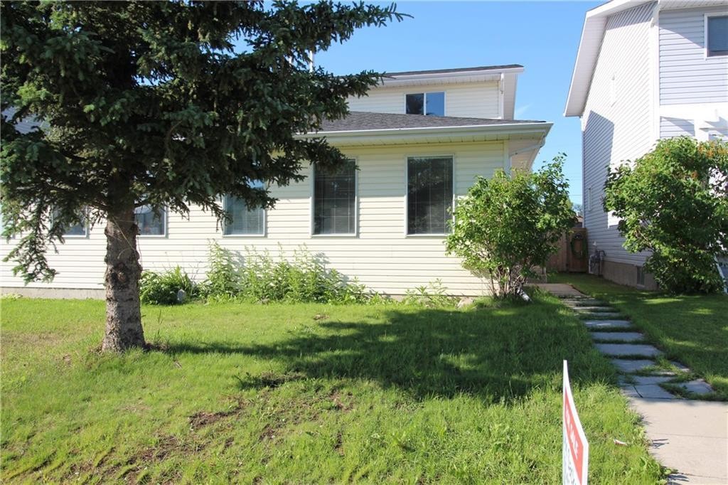 1019 Smith Avenue, Crossfield, AB - Outdoor