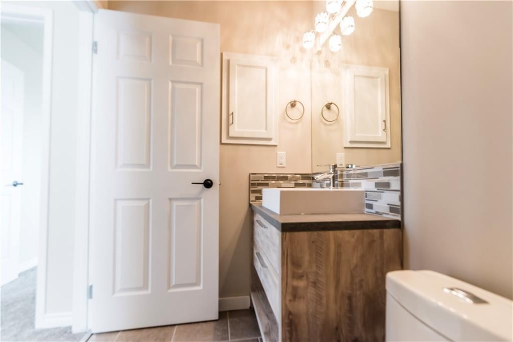 1019 Smith Avenue, Crossfield, AB - Indoor Photo Showing Bathroom